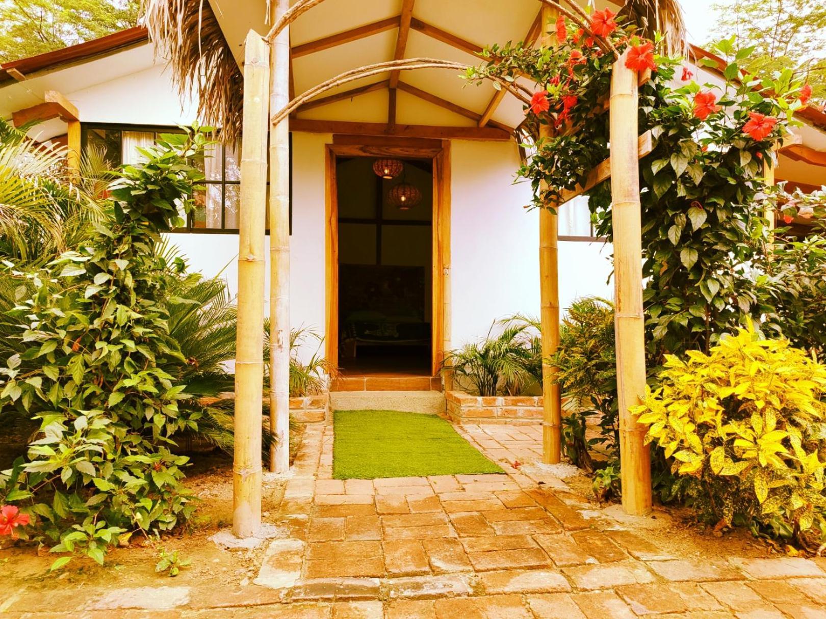 Cafe Madame Hotel Puerto Lopez Ngoại thất bức ảnh